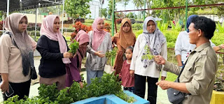 Kelompok Pengajian Muaro Sebapo Belajar Pertanian Modern di BRMP Jambi