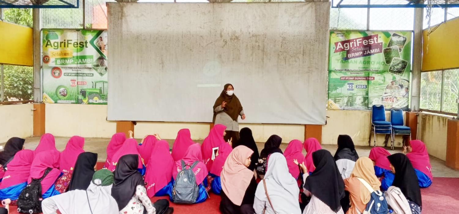 SMP-IT An-Nahl Kenalkan Literasi dan Pertanian Lewat Outing Class di BRMP Jambi